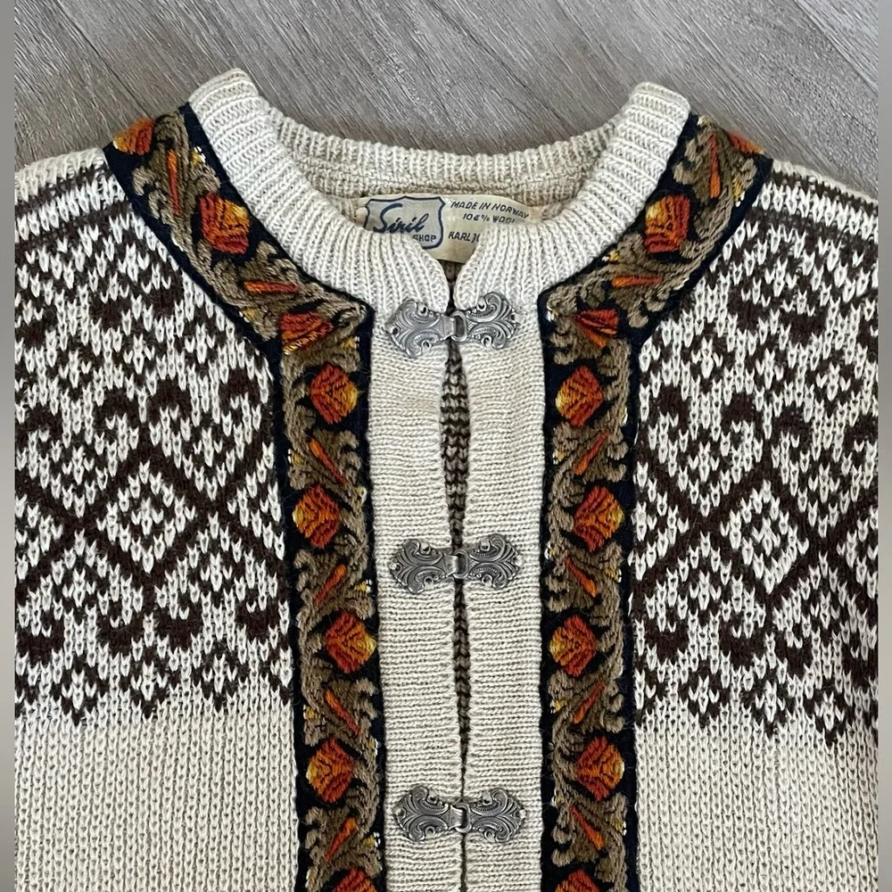 Siril Sweater Shop Norwegian Alpine 100% Wool Cardigan in Cream - Picture 3 of 7